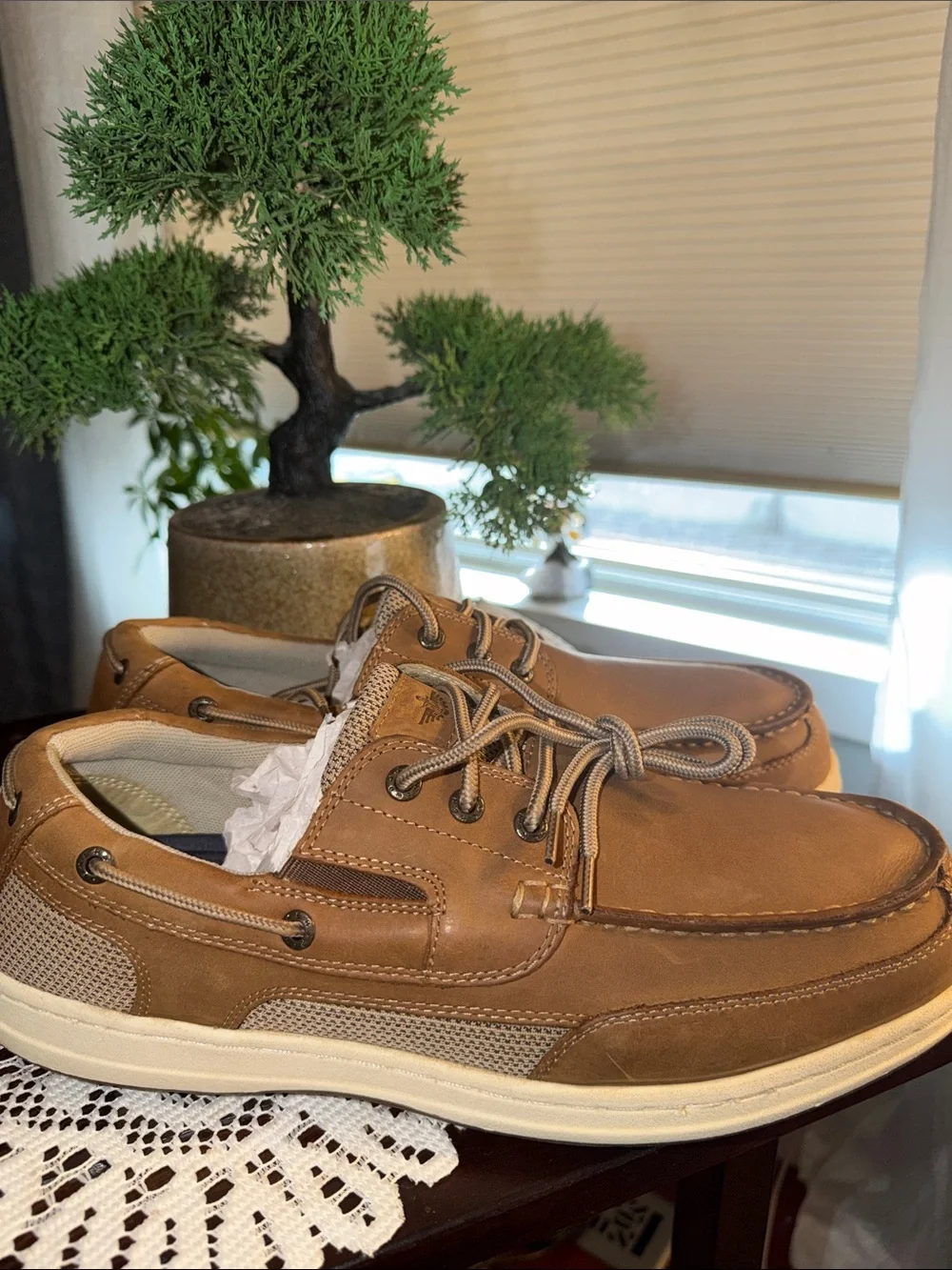 Dockers Men's Lace-Up Boat Shoes in Tan and White